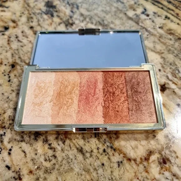 #GLOWDIENT makeup palette - Picture 9 of 15